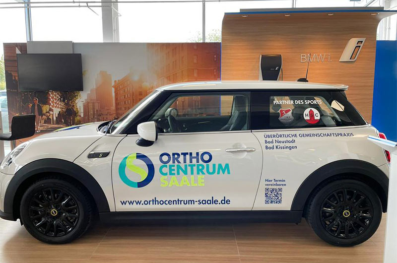 OrthoCentrum Saale präsentiert elektrisches Praxisfahrzeug